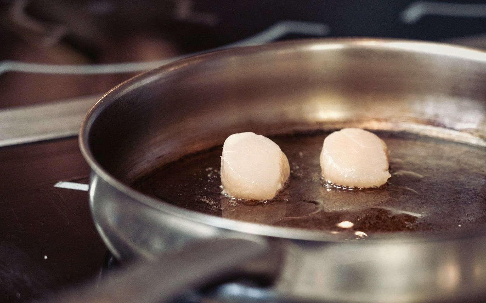 Mass holds temperature, which is the difference between searing and steaming.